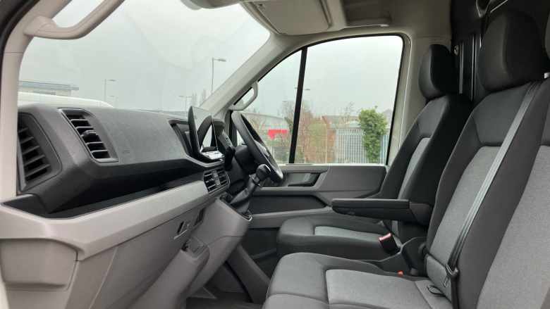 Volkswagen Crafter Cr35 Mwb Diesel Fwd 2.0 TDI 140PS Commerce Plus High Roof Van